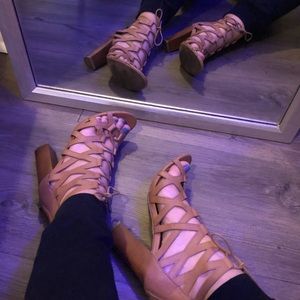 🍁🍂 Brown Lace Up Bootie Heel🍂🍁